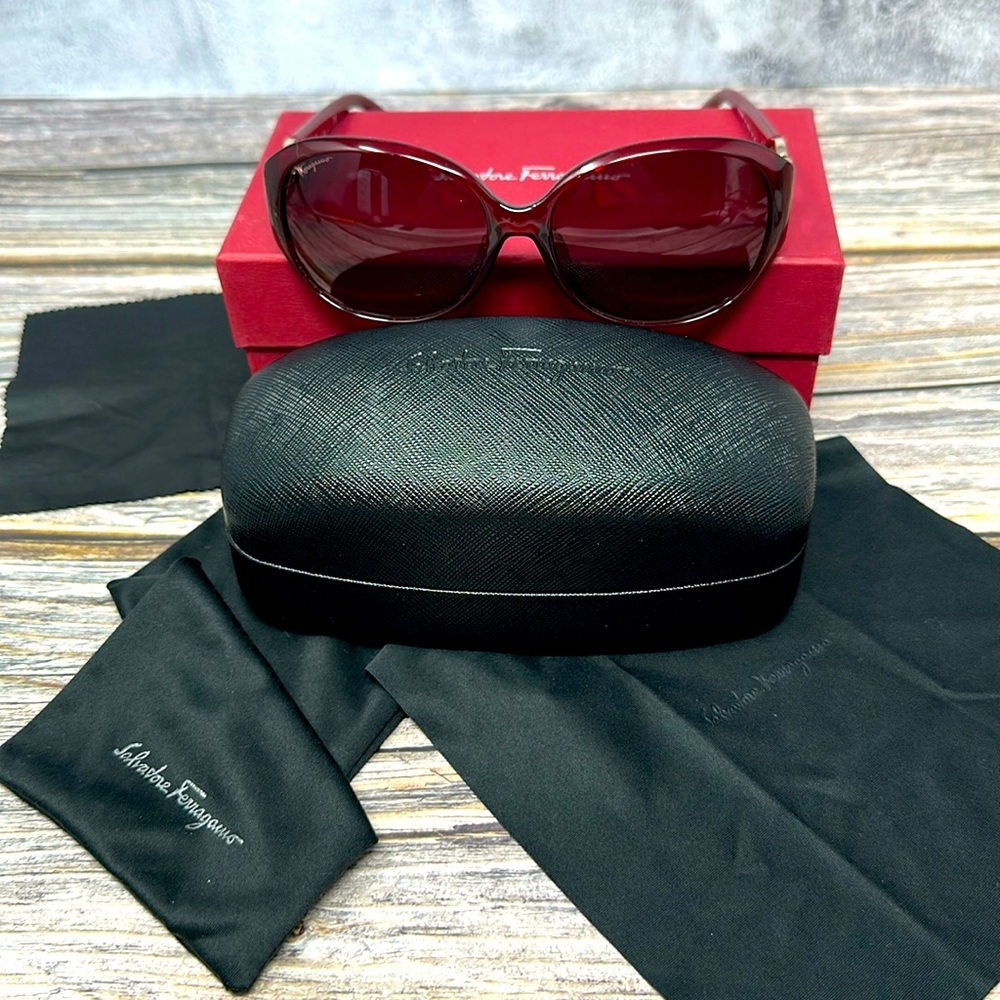 Salvatore Ferragamo SF896SRA Over Large Sunglasses burgundy 59mm Box Case Bag​